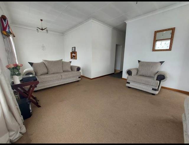 4 BEDROOM HOUSE FOR SALE IN CLAREMONT